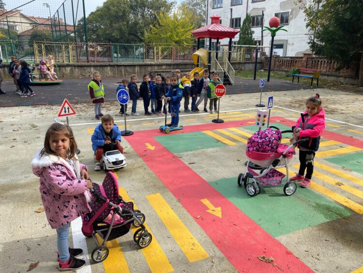 В ДГ “Радост” вече имат площадки по безопасност на движението