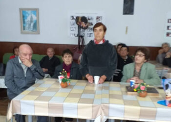 С мило тържество почетоха бивши педагози в пенсионерски клуб “Васил Левски”