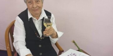 Поетесата Ваня Маркова прегърна най-новата си рожба – “Докосни ме…”