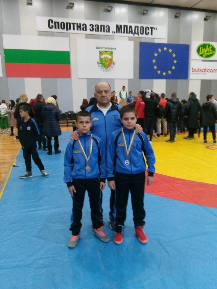 Двама борци с подиум от Международен турнир