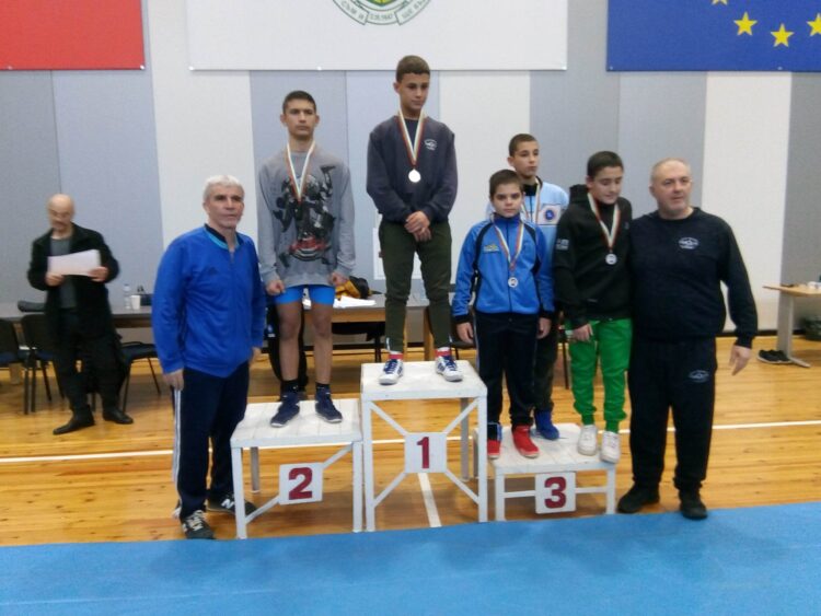 Двама борци с подиум от Международен турнир