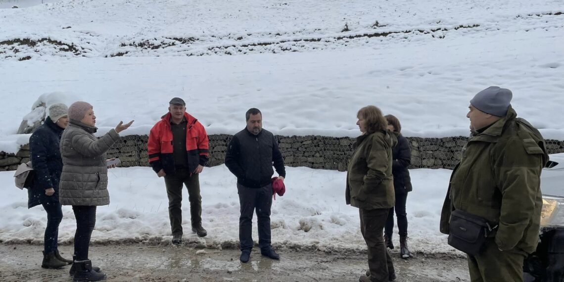 Водещи експерти в сферата на борбата с бедствията и климатичните промени с техническа помощ за Областната администрация