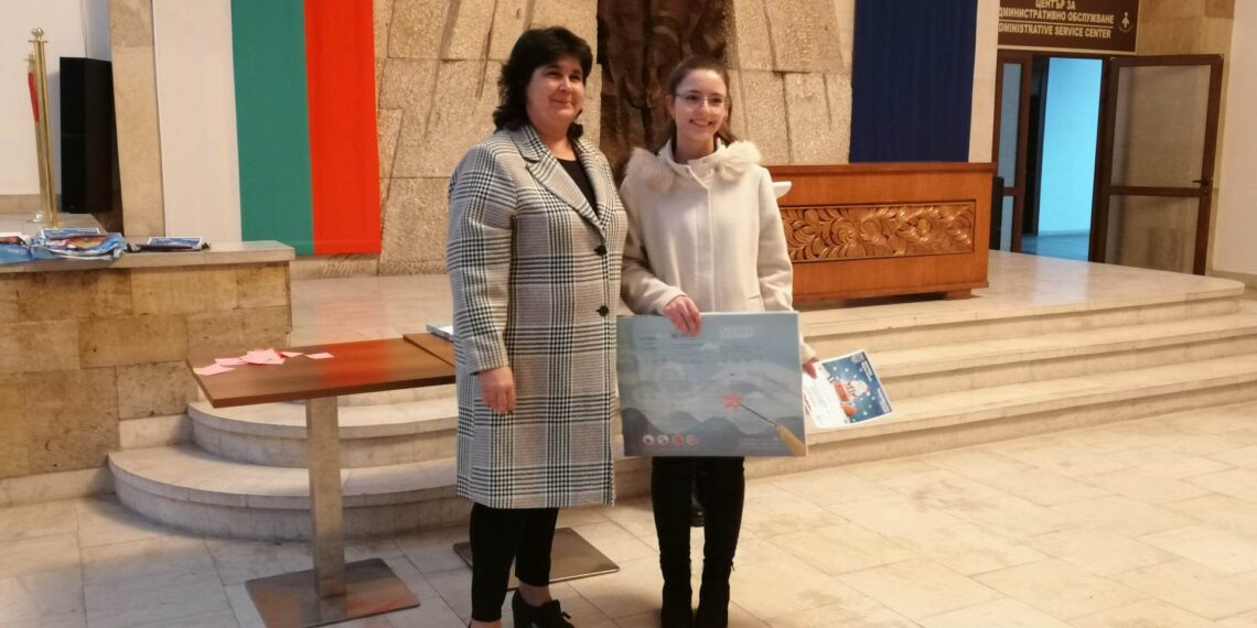 Повече от 200 детски картички ще зарадват самотен възрастен човек