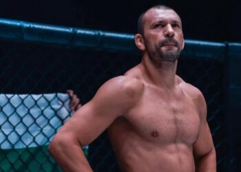 Никола Дипчиков нокаутира Азамат Амагов