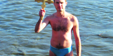 Лъчезар Лалев спаси кръста Богоявленски от водите на Росица