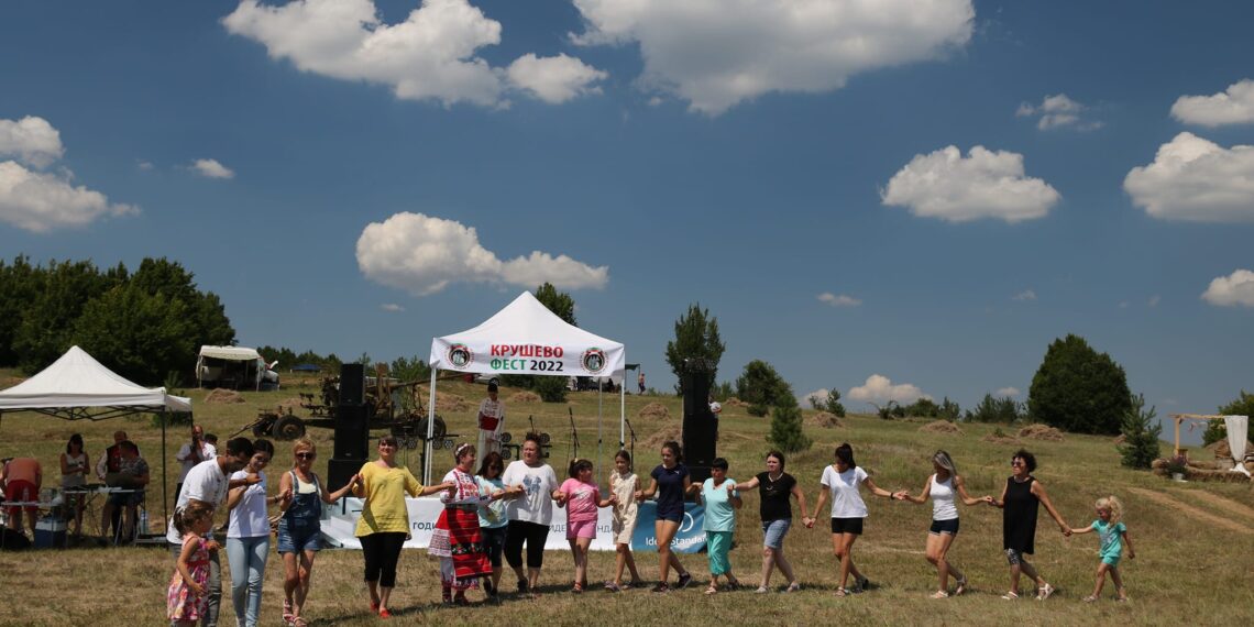 Дано новата 2023 бъде по-различна от предишните три – по-здрава, по-мирна, по-щастлива!