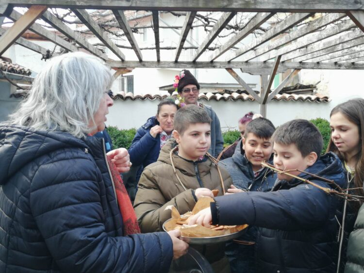 Ритуално зарязаха лозите в Дандолови къщи