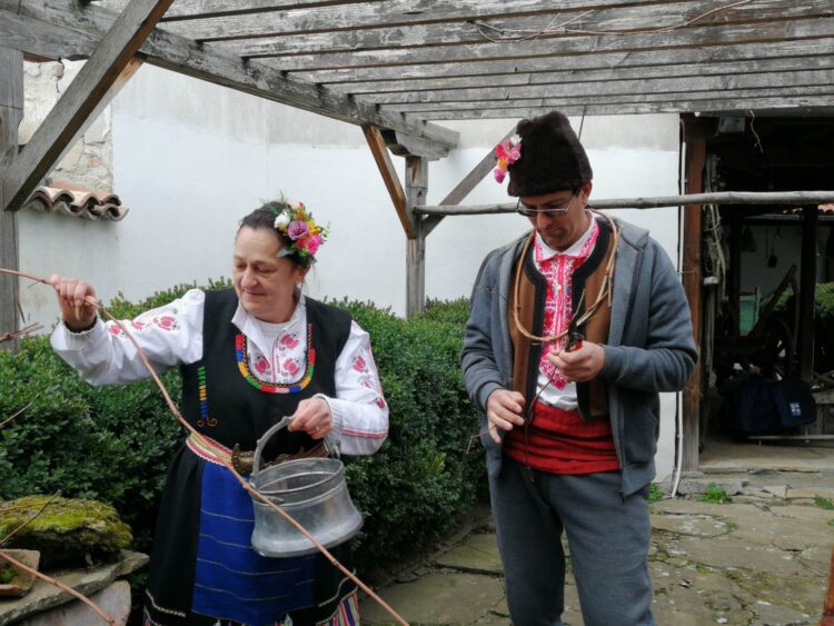 Ритуално зарязаха лозите в Дандолови къщи