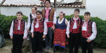 Ритуално зарязаха лозите в Дандолови къщи