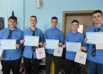 Ученици от ПГМЕТ получиха благодарствени грамоти заради добрите им сърца