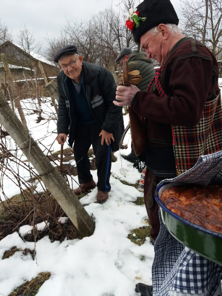 Със зарязване на лозите и конкурс за вина в Ловнидол почетоха Трифон Зарезан