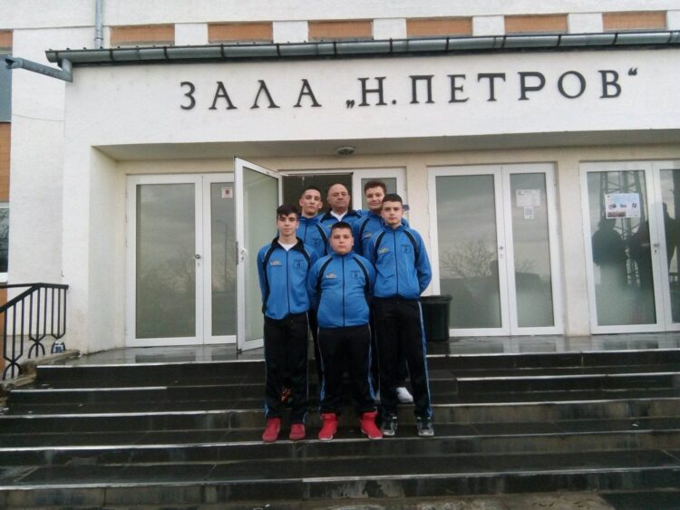 Бойно кръщение за момчетата в борбата