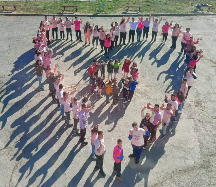 В Деня на розовата фланелка учениците от ПГ “Марин Попов” казахме “НЕ” на тормоза в училище