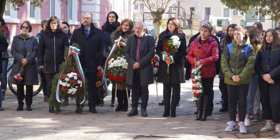 СУ “Васил Левски” отбеляза патронния си празник