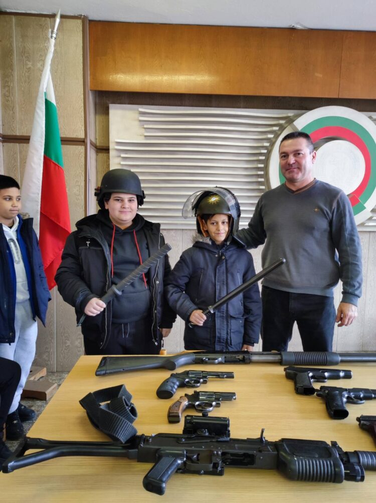 Малките полицаи участваха в “оглед на местопроизшествие”