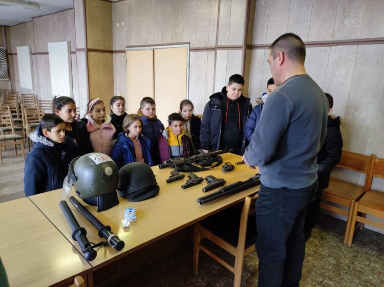 Малките полицаи участваха в “оглед на местопроизшествие”