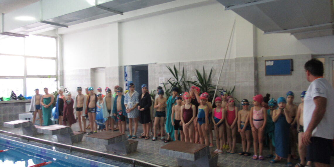 От “Викинг” обраха медалите в домакинско областно състезание по плуване