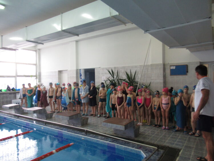 От “Викинг” обраха медалите в домакинско областно състезание по плуване