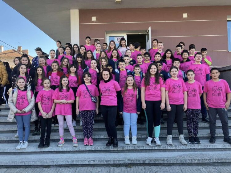 Ден на розовата фланелка в училище