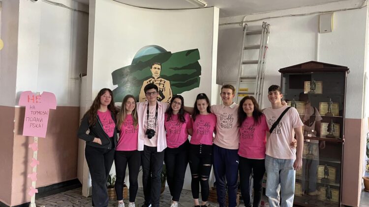 Ден на розовата фланелка в училище