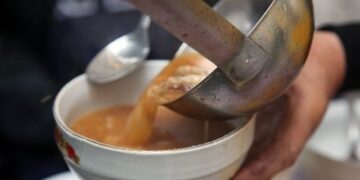 Започна предоставянето на топъл обяд на хора в неравностойно положение