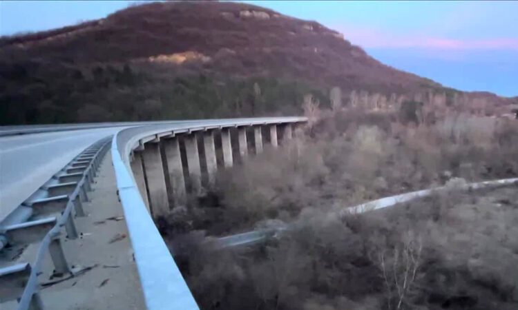 Откриха труп на мъж под виадукт в Габрово