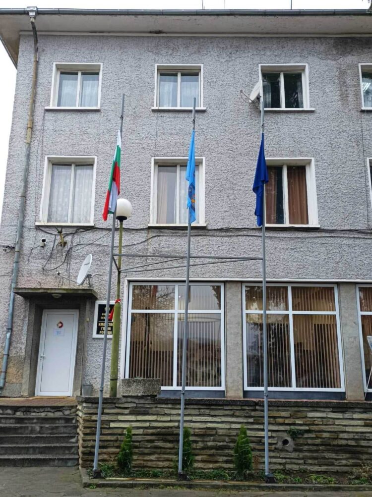 Бяло и червено в Горна Росица