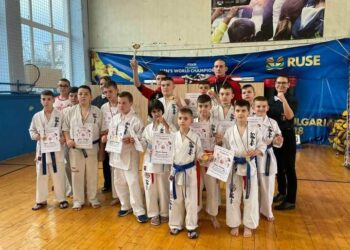 Отборно 3 място и 14 медала за каратистите