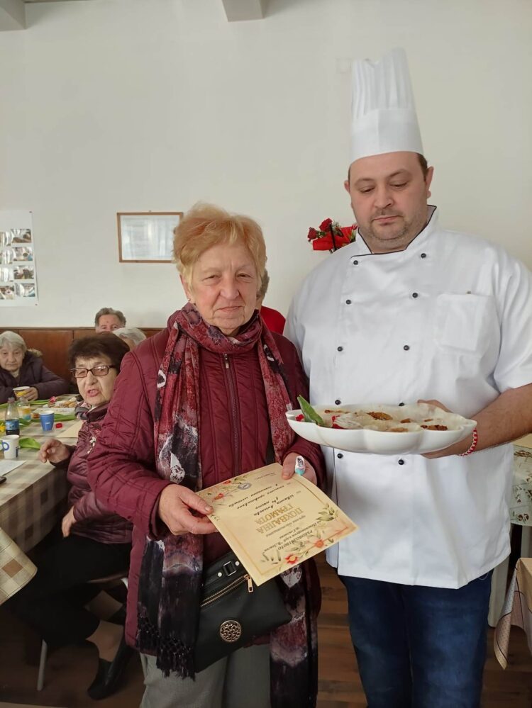 С кулинарен конкурс отбелязаха 8 март в пенсионерски клуб “Васил Левски”