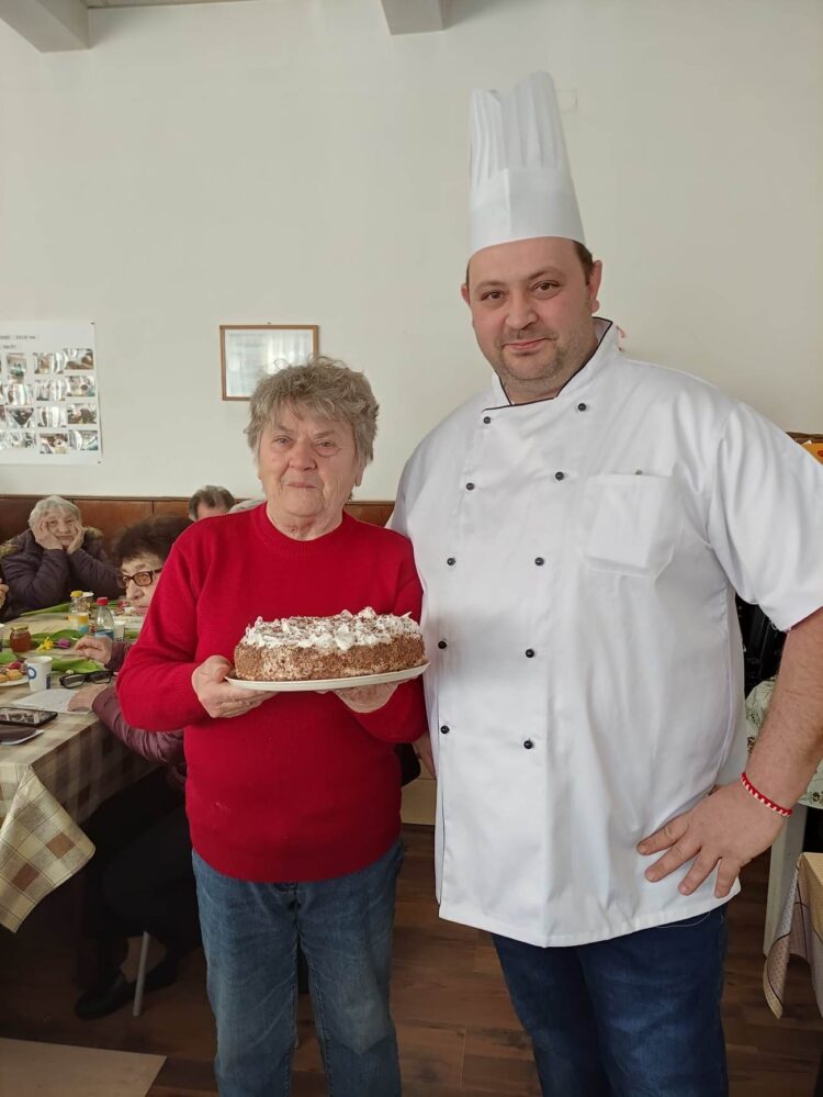 С кулинарен конкурс отбелязаха 8 март в пенсионерски клуб “Васил Левски”
