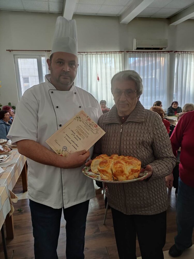С кулинарен конкурс отбелязаха 8 март в пенсионерски клуб “Васил Левски”