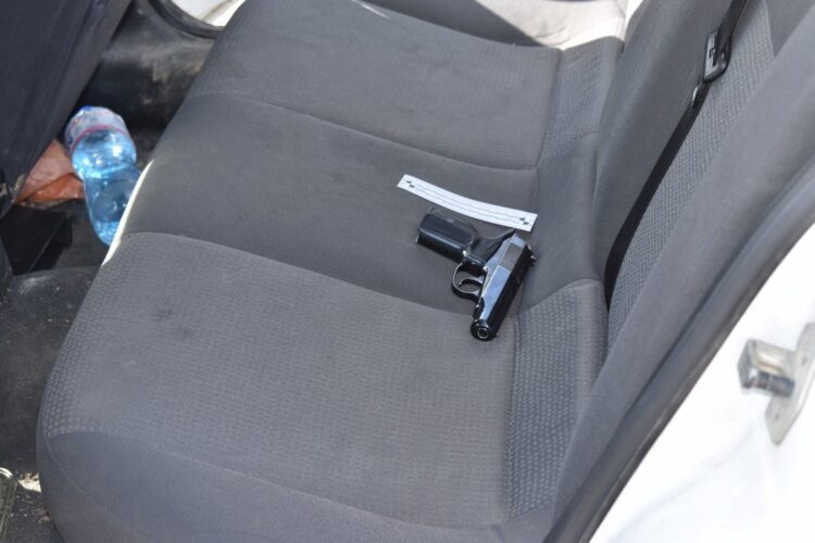 Полицаи от областта се учиха как принудително да спират автомобил