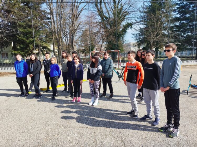 Отборите на ОУ “Стефан Пешев” и ПГМЕТ “Ген. Иван Бъчваров” – победители в Общинското състезание по безопасност на движението по пътищата