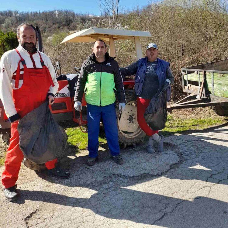 С турнир по футбол и почистване на селото посрещнаха пролетта в с.Шумата
