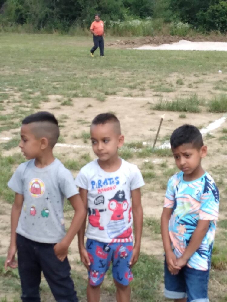 С турнир по футбол и почистване на селото посрещнаха пролетта в с.Шумата