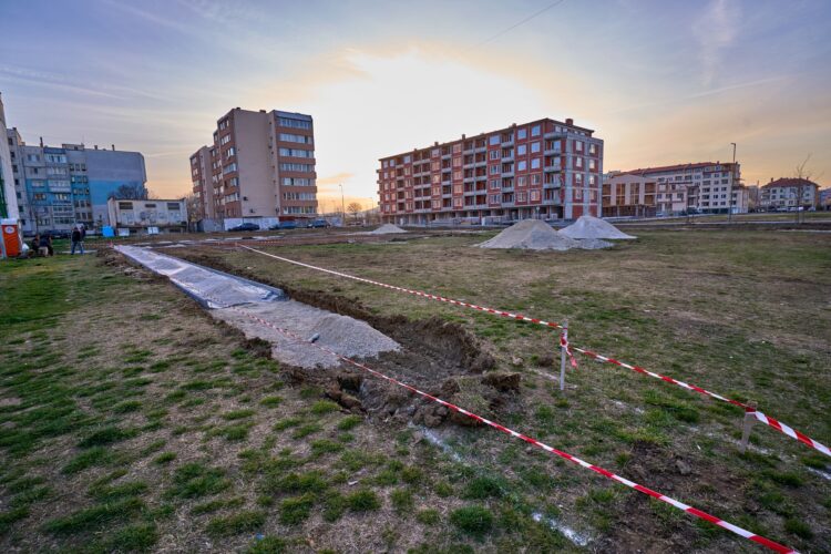 Започна изграждането на зоната за отдих, спорт и развлечения в ж.к. “Митко Палаузов”