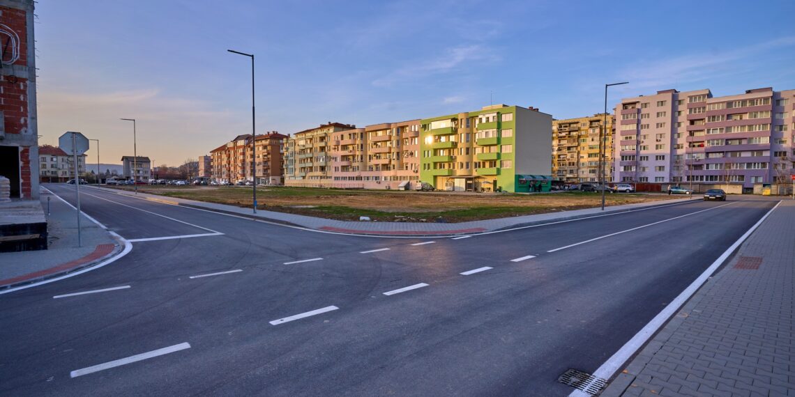 Започна изграждането на зоната за отдих, спорт и развлечения в ж.к. “Митко Палаузов”