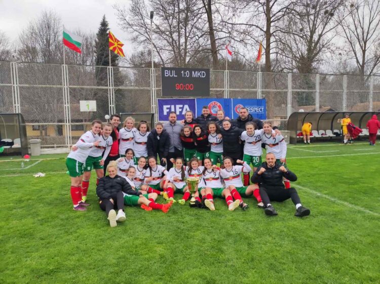 Йоана Джамбазова вдигна купата с националния отбор до 16 г.