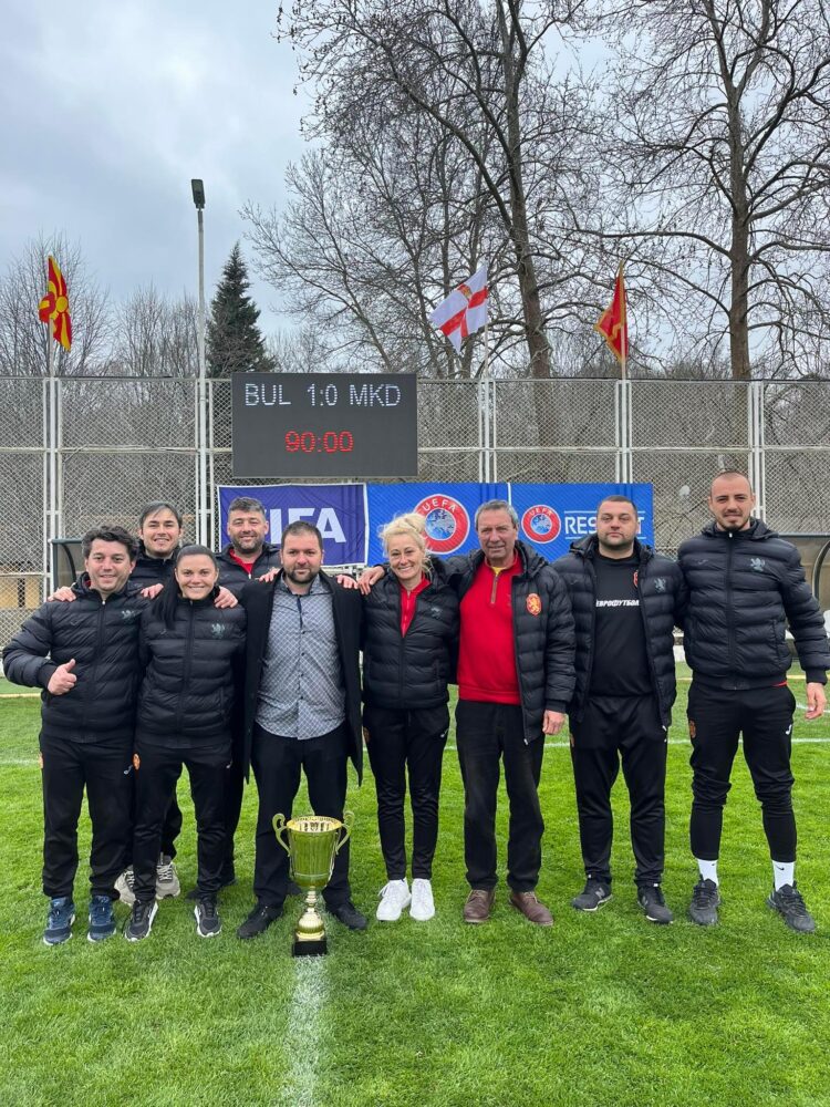 Йоана Джамбазова вдигна купата с националния отбор до 16 г.