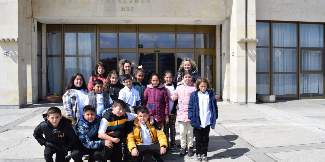 Малките шерифи от Севлиево посетиха Академията на МВР