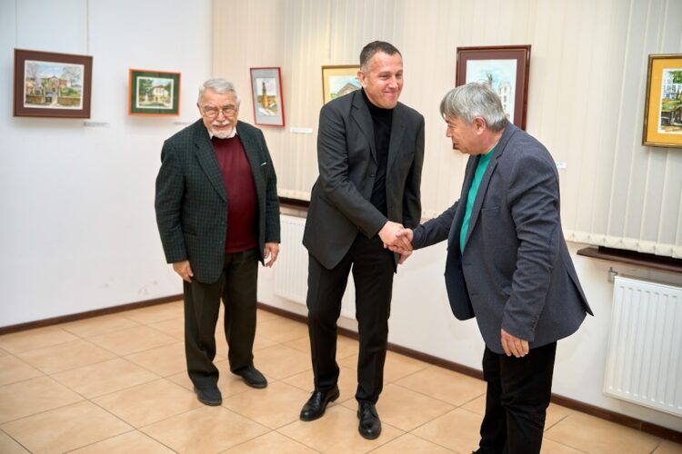 Очарованието на отминали епохи в архитектурното наследство на Севлиево и други общини представя изложба в Градската художествена галерия