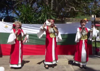 Трио “Звън” пя в концерта “България пее и танцува за вас” в Испания