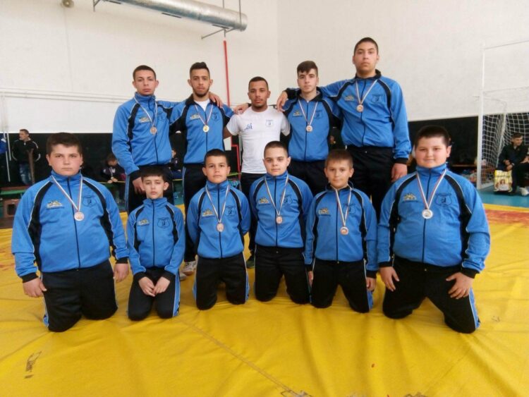 Девет медала в борбата от Международен турнир