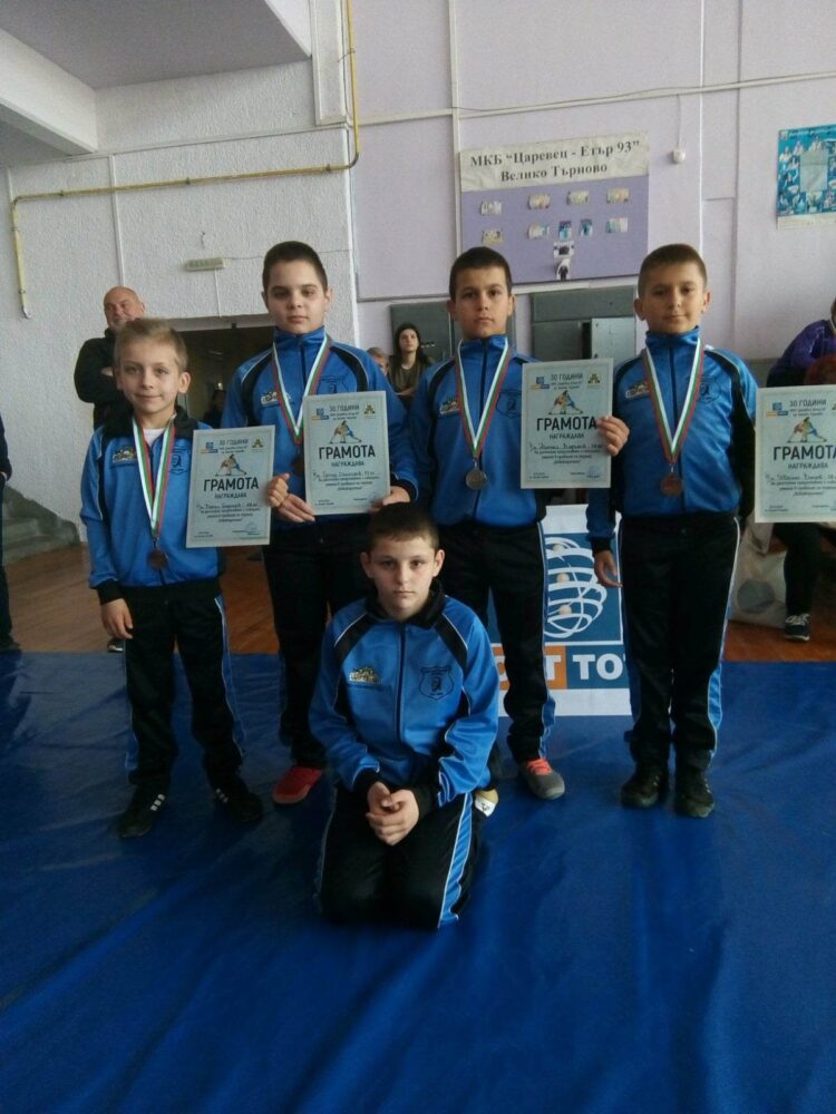 Четири медала за малките борци от “Дан Колов”