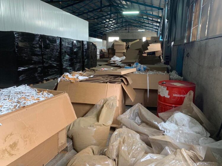 Двама севлиевци в ареста заради нелегална фабрика за цигари