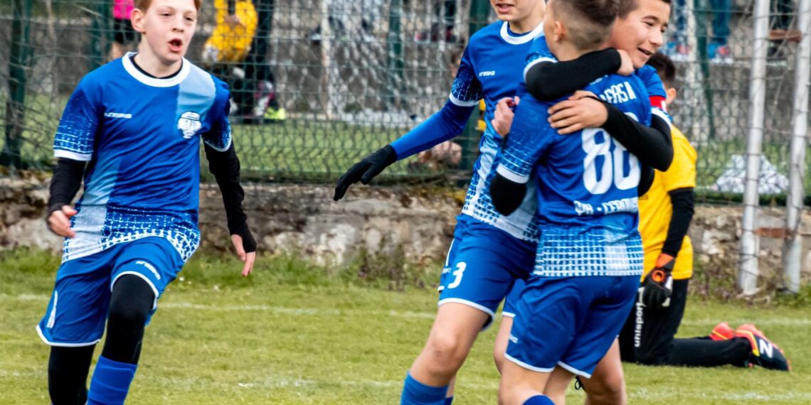 Шест отбора от ДЮШ в битка за купата от детски турнир