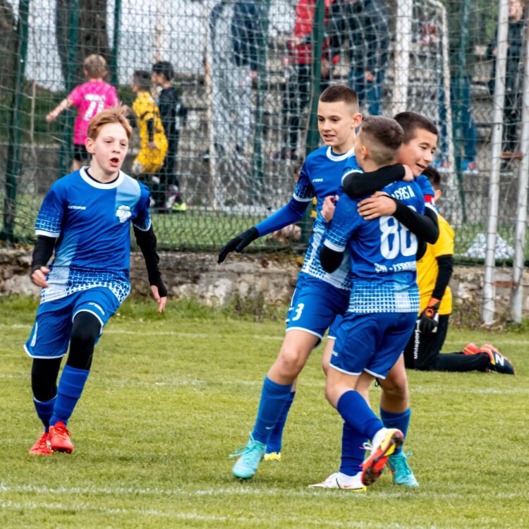 Шест отбора от ДЮШ в битка за купата от детски турнир