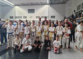 Купа за най-техничен състезател и 12 медала за каратистите от Републиканското