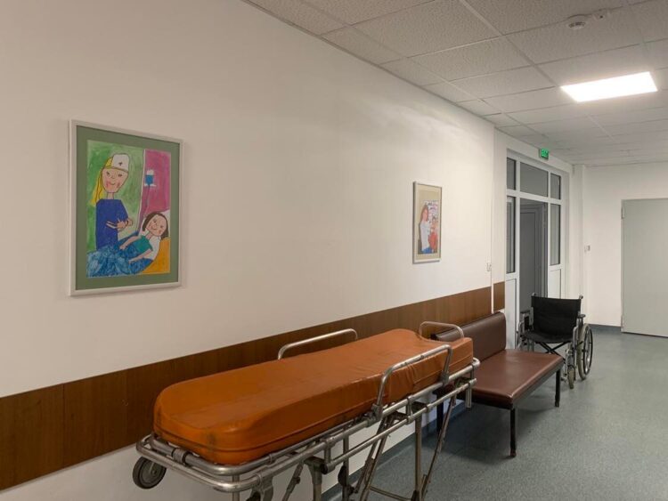 Пъстри детски рисунки украсиха Спешно отделение за празника на медиците