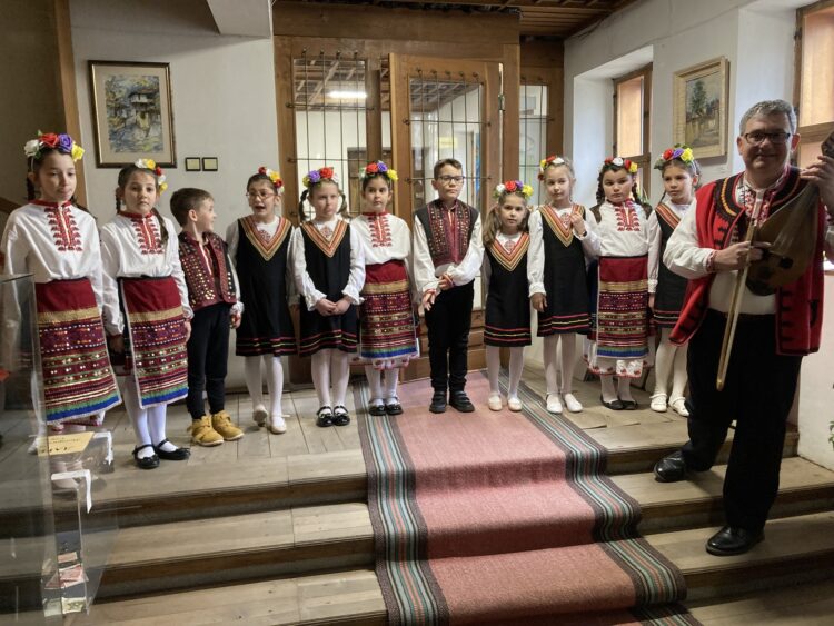 Че занаятите са навсякъде научиха десетки деца от Севлиево